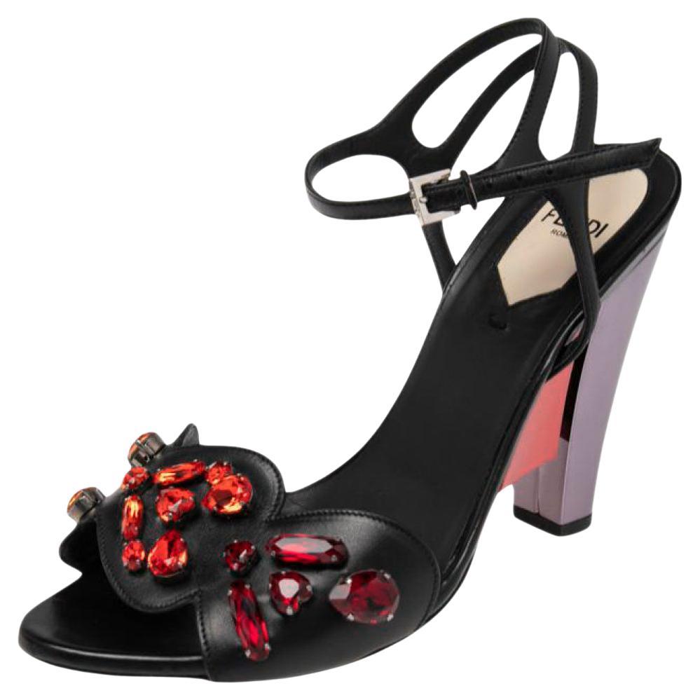 Fendi Schwarze Leder-Sandalen mit Kristallverzierung und Knöchelriemen Größe 37