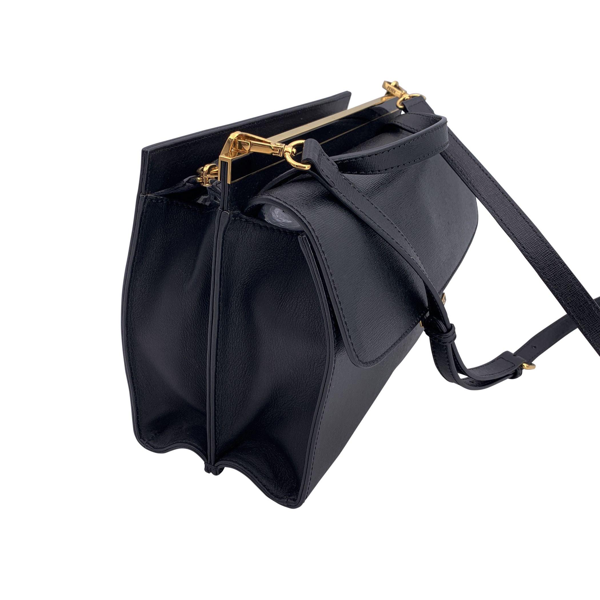 Fendi Sac Demi Jour en cuir noir Fourre-tout avec bandoulière Excellent état - En vente à Rome, Rome