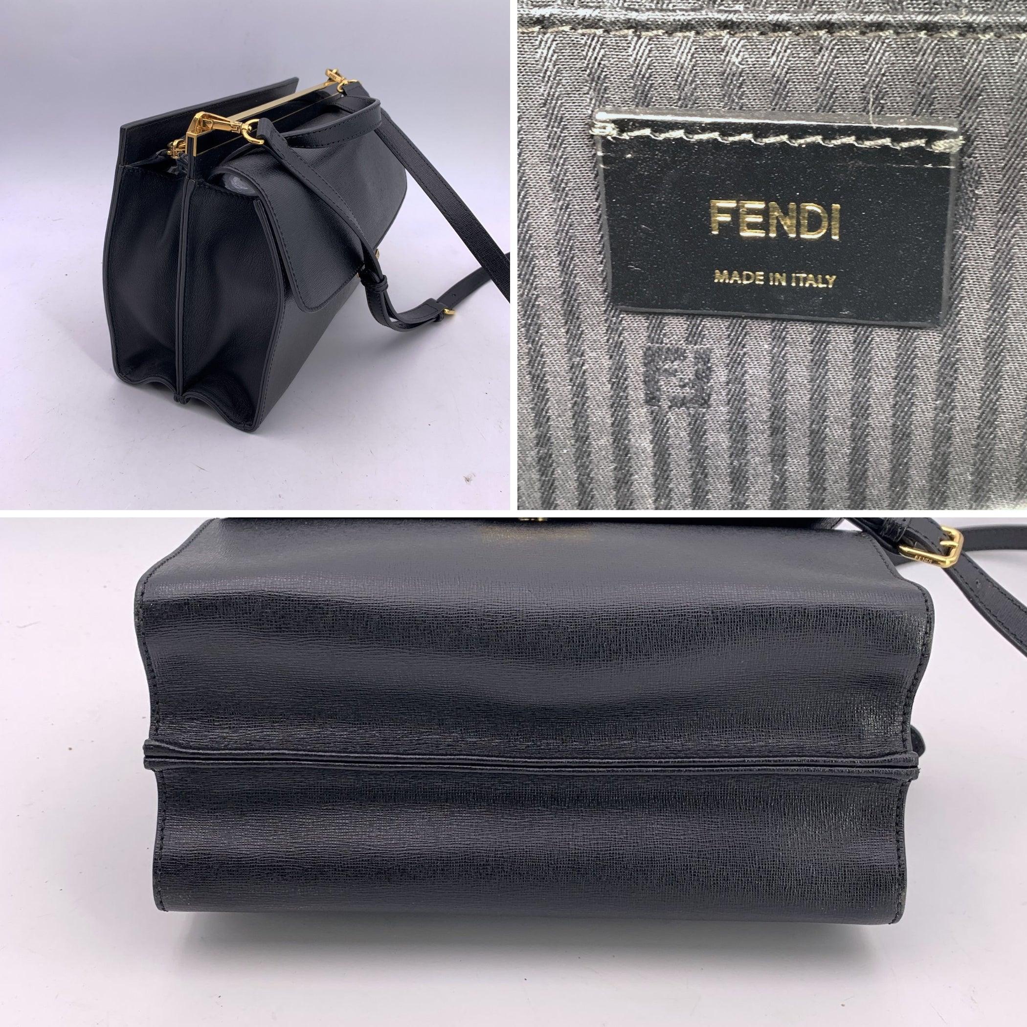 Fendi Sac Demi Jour en cuir noir Fourre-tout avec bandoulière Pour femmes en vente