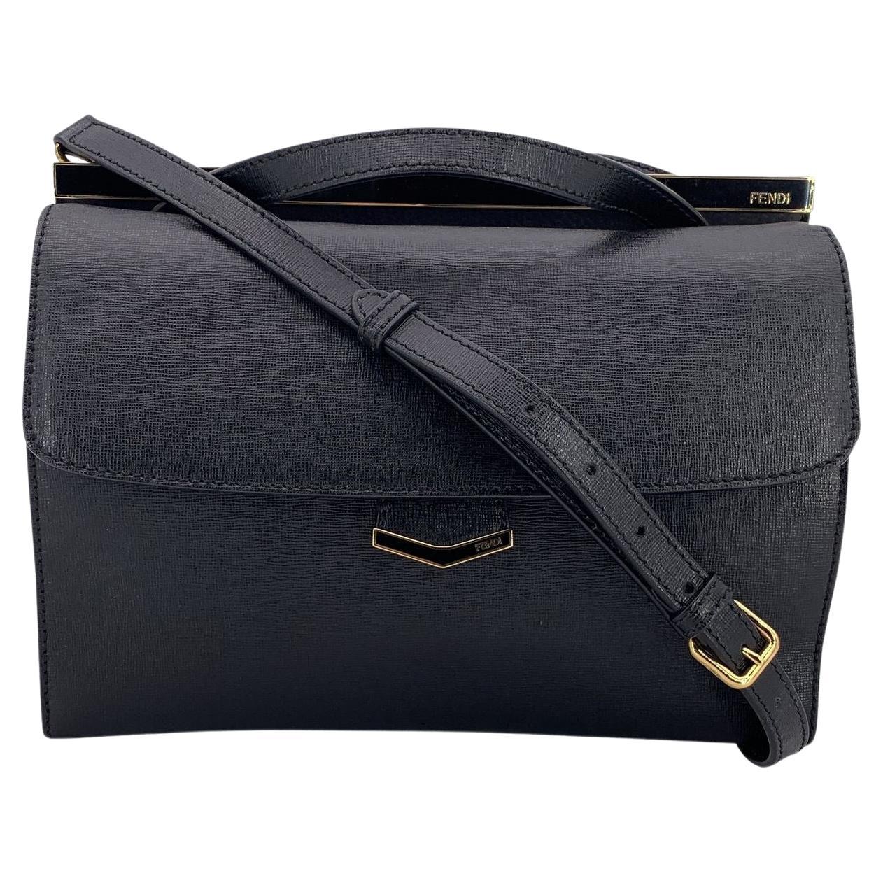 Fendi Sac Demi Jour en cuir noir Fourre-tout avec bandoulière en vente