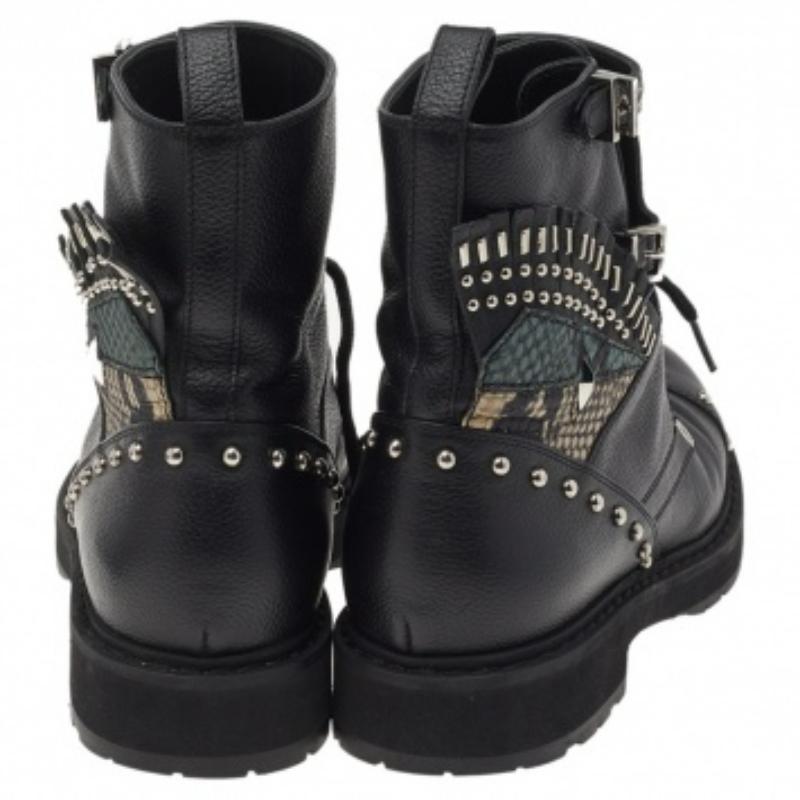 Fendi Botas al tobillo de piel negra con hebilla adornada Talla 37 en Bueno estado para la venta en Dubai, Al Qouz 2
