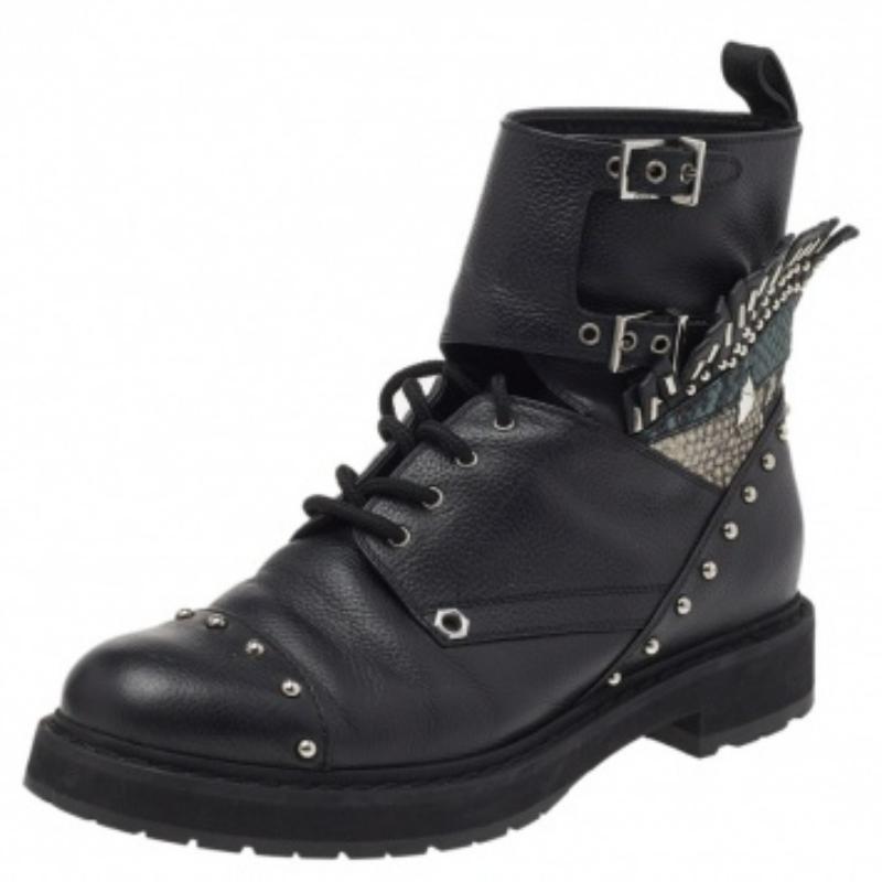 Fendi Botas al tobillo de piel negra con hebilla adornada Talla 37 en venta 1