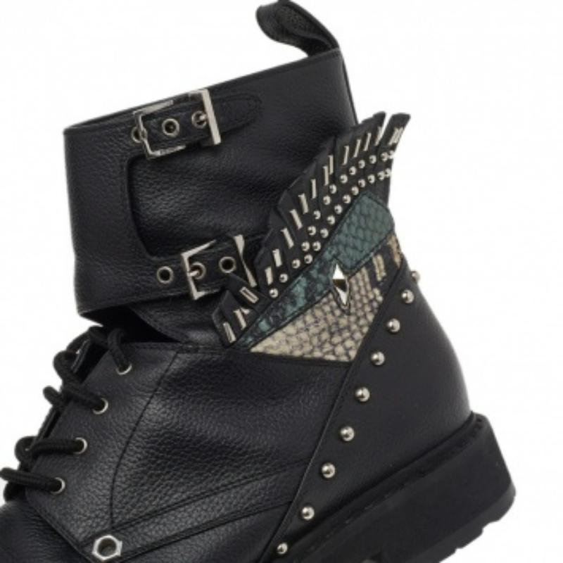 Fendi Botas al tobillo de piel negra con hebilla adornada Talla 37 en venta 2