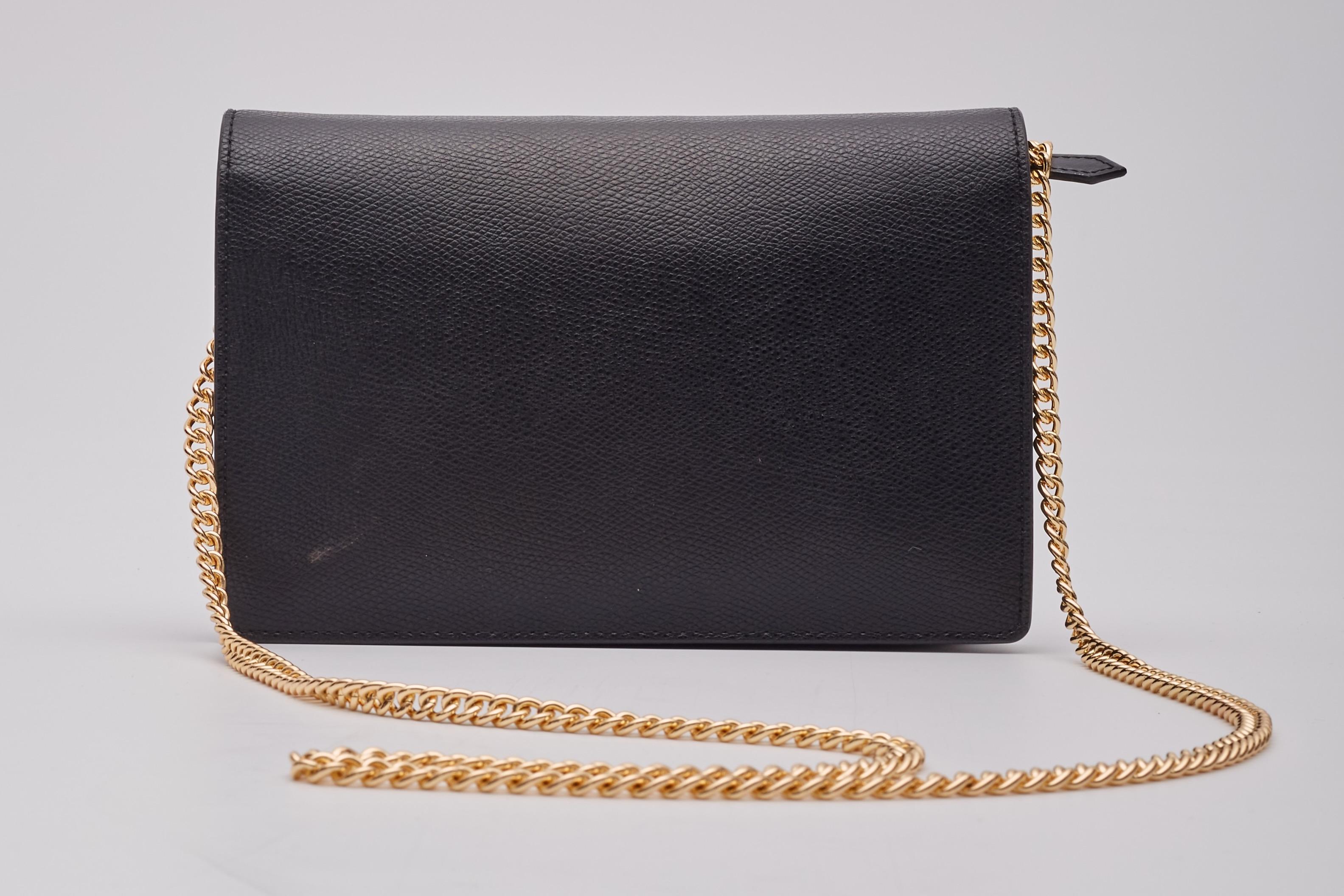 Fendi Black Leather F Logo Wallet On Chain Bag In Good Condition For Sale In Montreal, Quebec