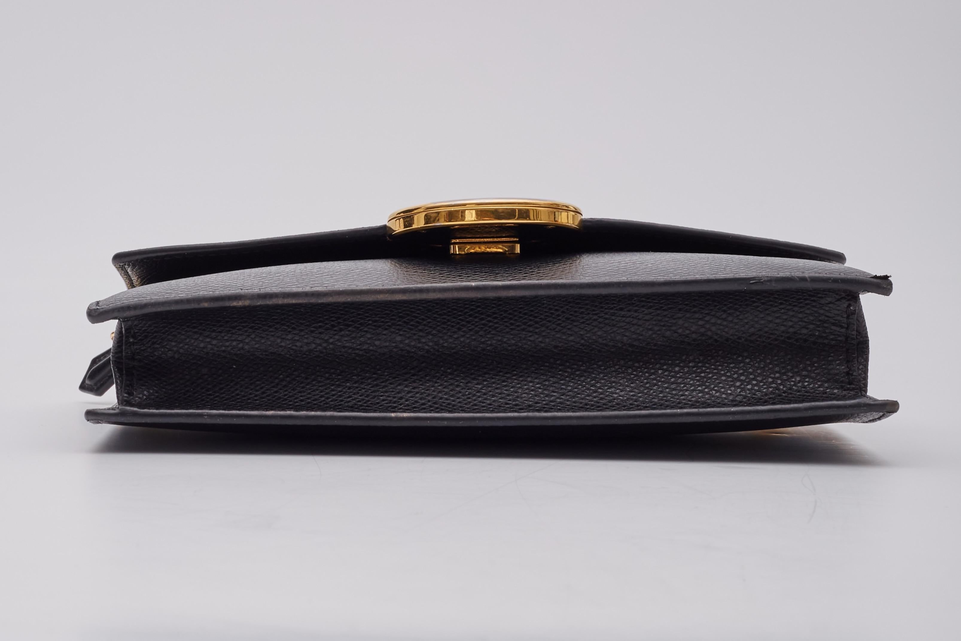 Fendi Black Leather F Logo Wallet On Chain Bag In Good Condition For Sale In Montreal, Quebec