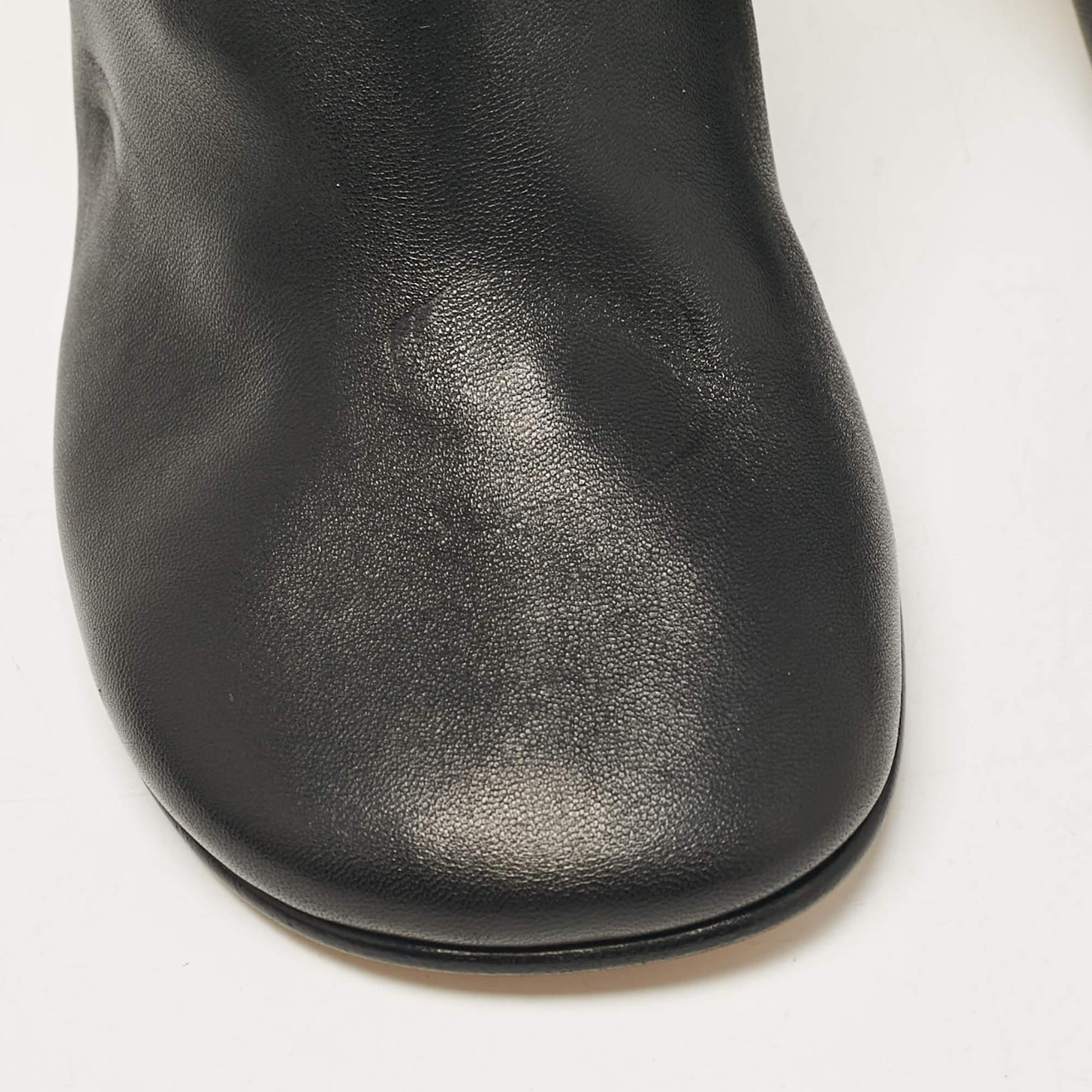 Fendi Bottes en cuir noir Fendi First Ankle Length Boots Size  37 2
