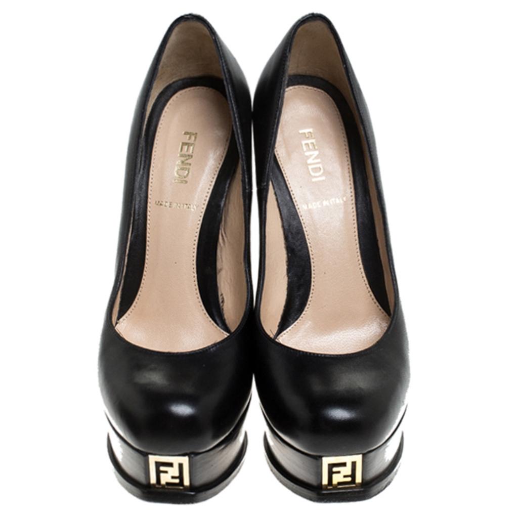 Trust Fendi to make you look ultra-stylish and glam up your look with these bold Fendist pumps. The black pumps are creatively crafted from leather. These Italian beauties come with a 13.5 cm heel, a leather-lined insole, solid platforms for maximum