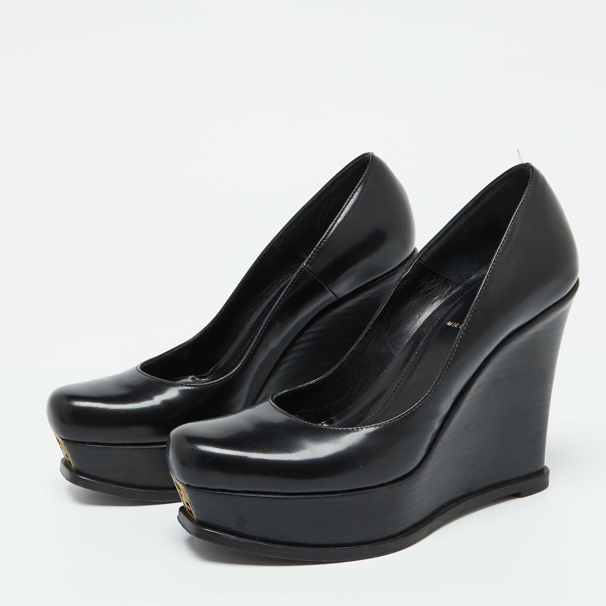 Make a chic style statement with these designer pumps. They showcase sturdy heels and durable soles  perfect for your fashionable outings
