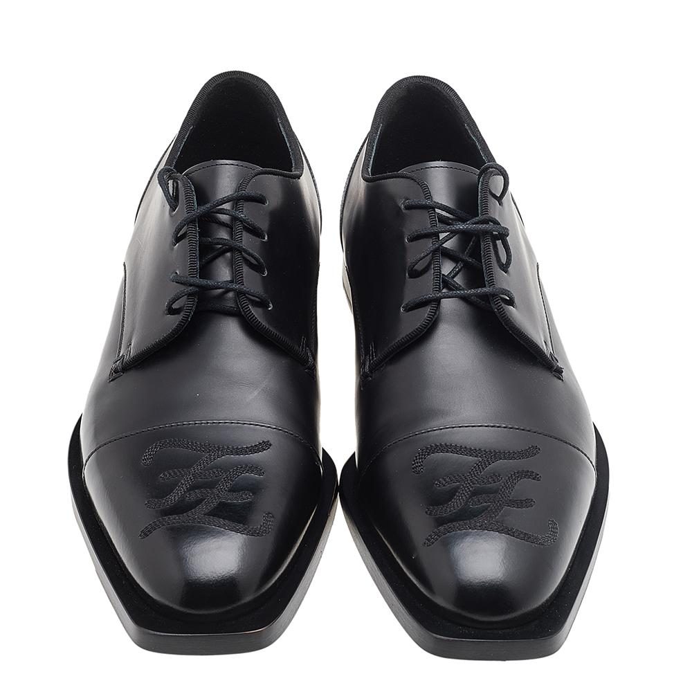 How classy are these Derby shoes from the House of Fendi! Designed meticulously using black leather, these Derbys display the signature FF Karligraphy on the toes and lace-up fastening on the vamps. They are enhanced with leather-rubber soles. Look