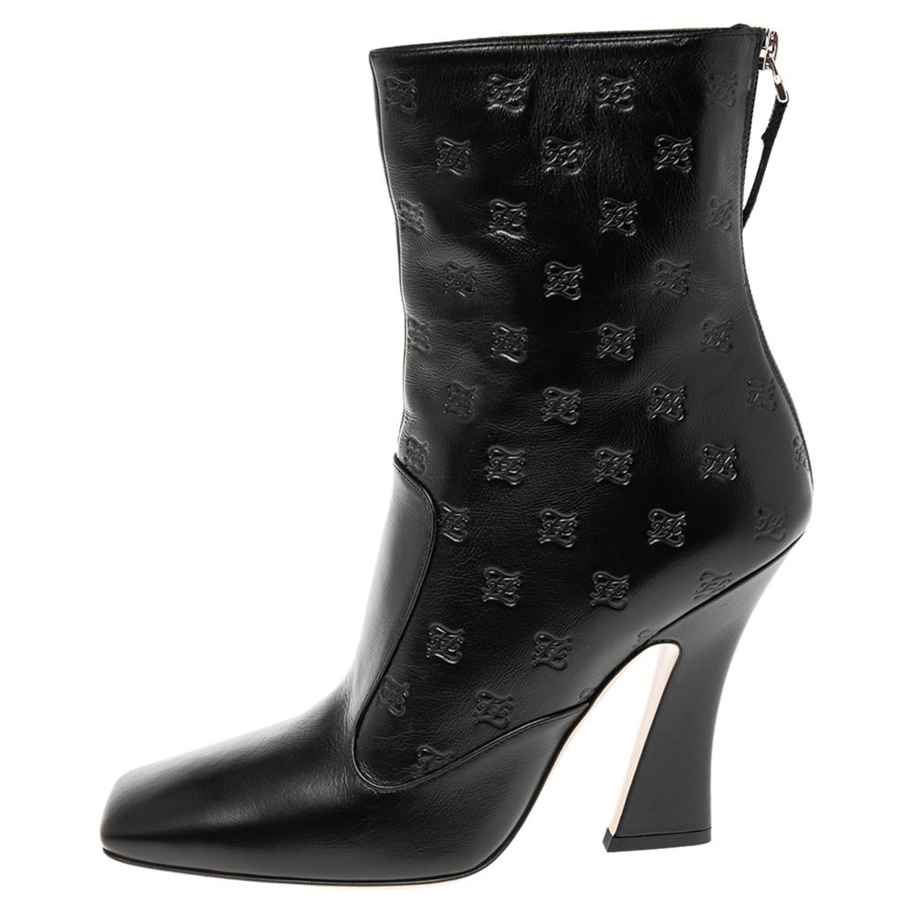 These stylish and unique boots come from the house of Fendi. Crafted in Italy from quality leather, they come in a lovely shade of black. They are styled with square toes, 11 cm heels, and leather lining, insoles, and soles. They are designed to
