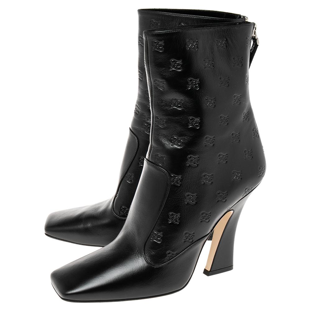 Fendi Black Leather FFreedom Ankle Boots Size 40 In New Condition In Dubai, Al Qouz 2