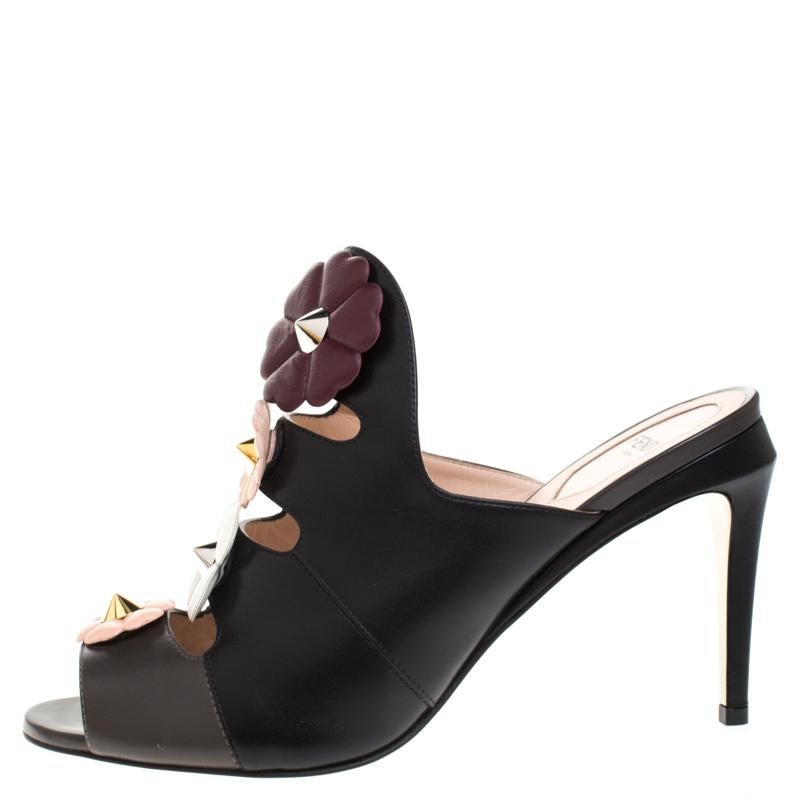Walk with confidence knowing you are looking fashionable when you step out in these mule sandals from Fendi. They are crafted from leather and detailed with floral appliques and cuts on the vamps. The peep-toe mules are set on 10 cm