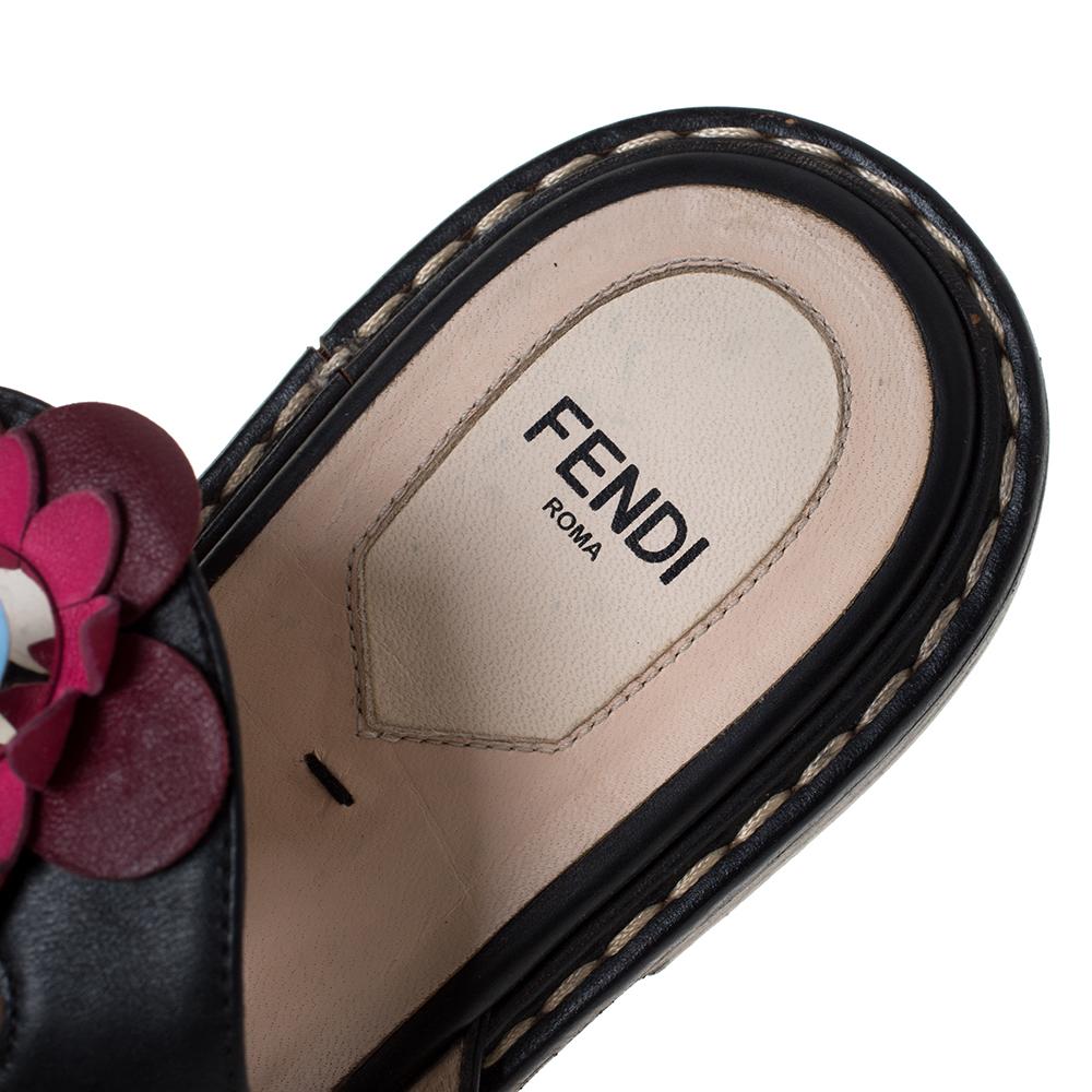 Fendi Black Leather Flowerland Slide Sandals Size 39 In Good Condition In Dubai, Al Qouz 2