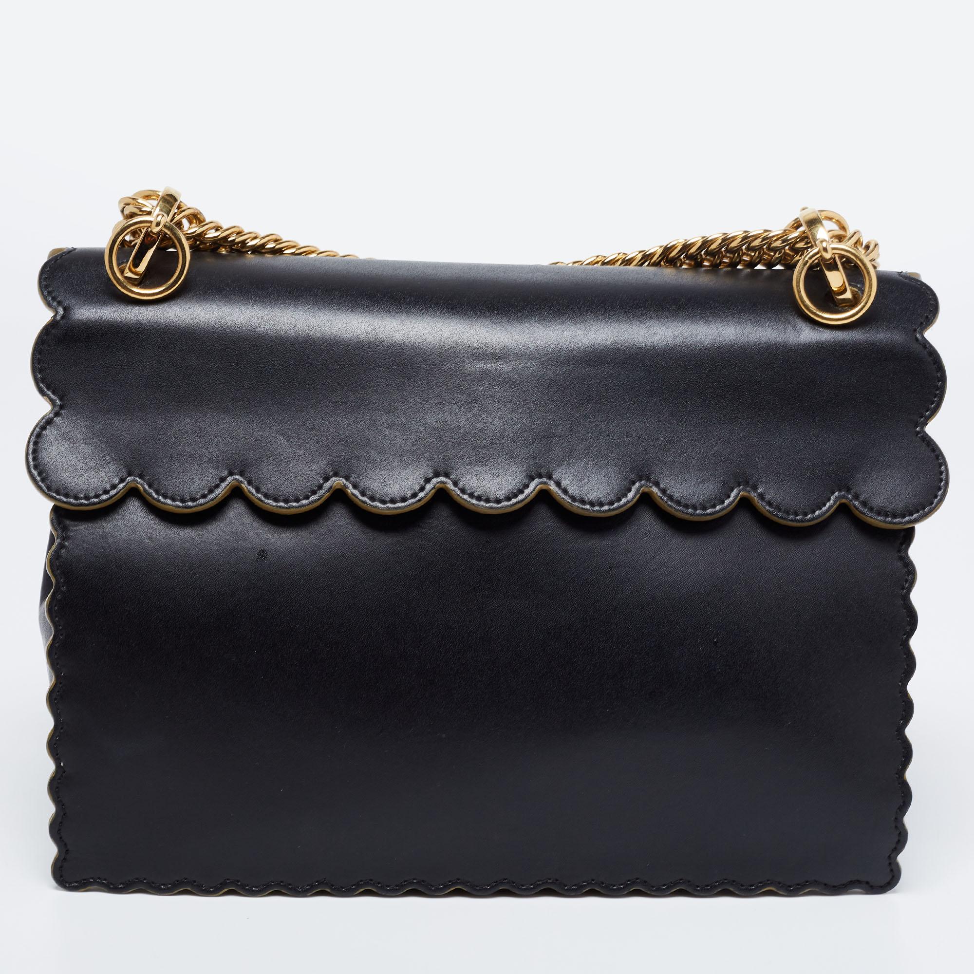 From the Resort 2017 collection, the Fendi Kan I bag depicts fun style and alluring appeal. This classic creation is a true piece of art with its striking scalloped trims and faultless craftsmanship. Created from leather, it can be stylishly carried
