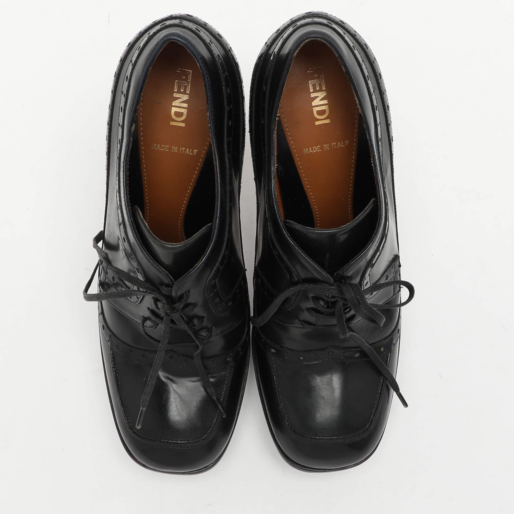 Noir Fendi - Bottines à lacets en cuir noir - Taille 37 en vente
