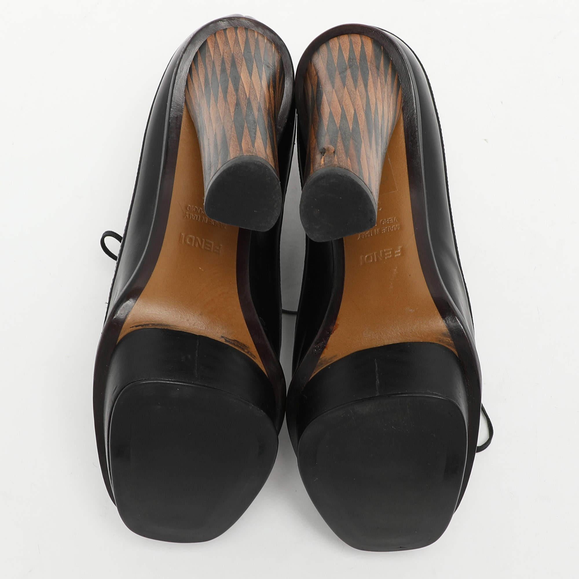 Fendi - Bottines à lacets en cuir noir - Taille 37 en vente 1