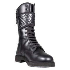 Fendi Stivali in Pelle Nera con Dettaglio Logo Taglia IT 39