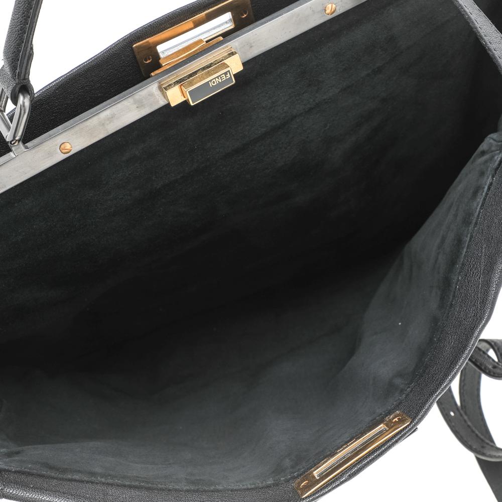 Fendi - Grand sac à main Peekaboo en cuir noir avec poignée supérieure en vente 5