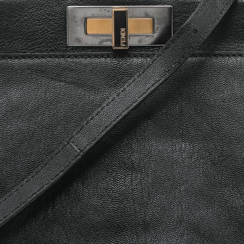 Fendi - Grand sac à main Peekaboo en cuir noir avec poignée supérieure en vente 4