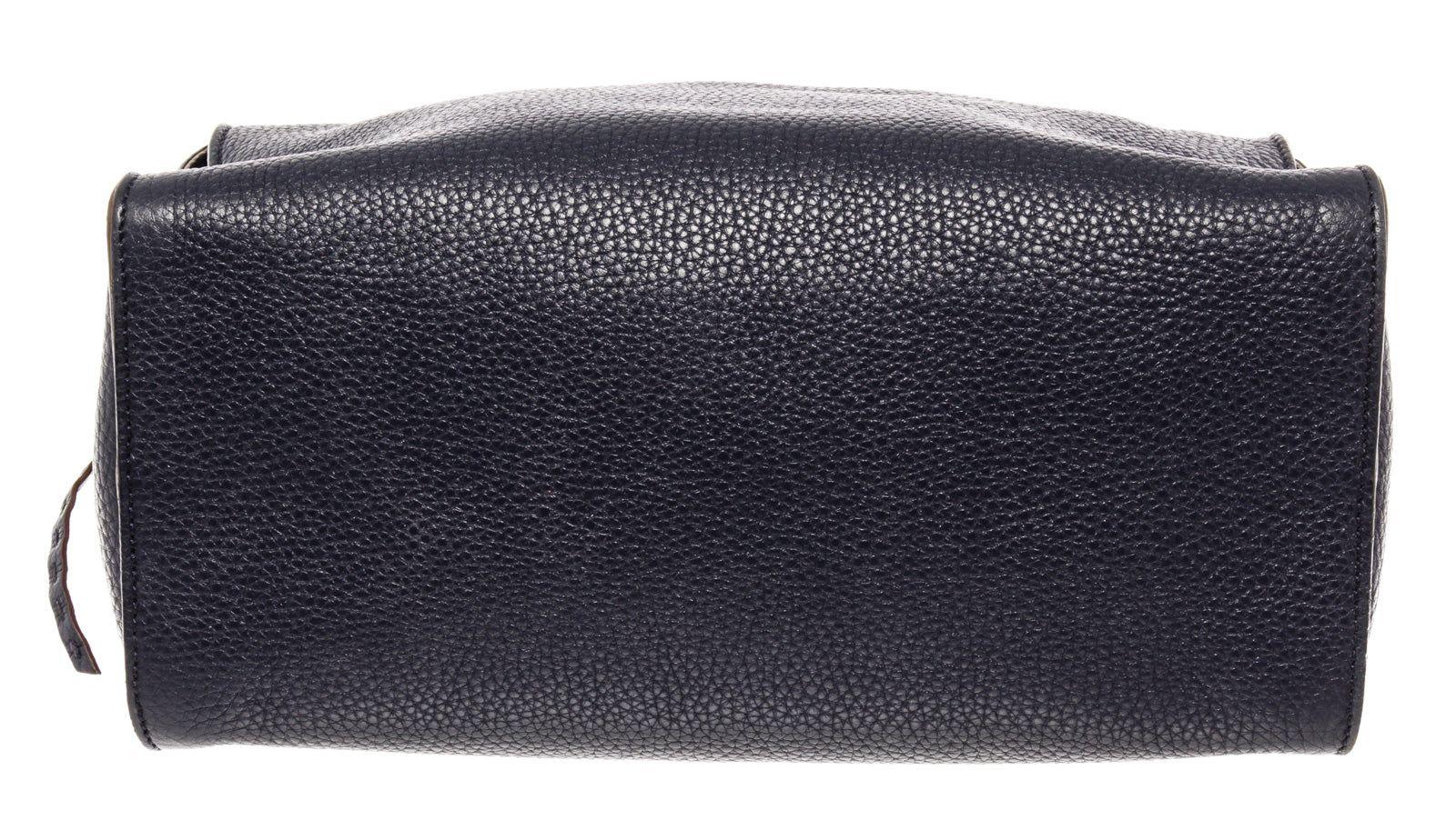 Fendi Lei Selleria: schwarze Lederhandtasche mit Reißverschluss im Zustand „Gut“ in Irvine, CA