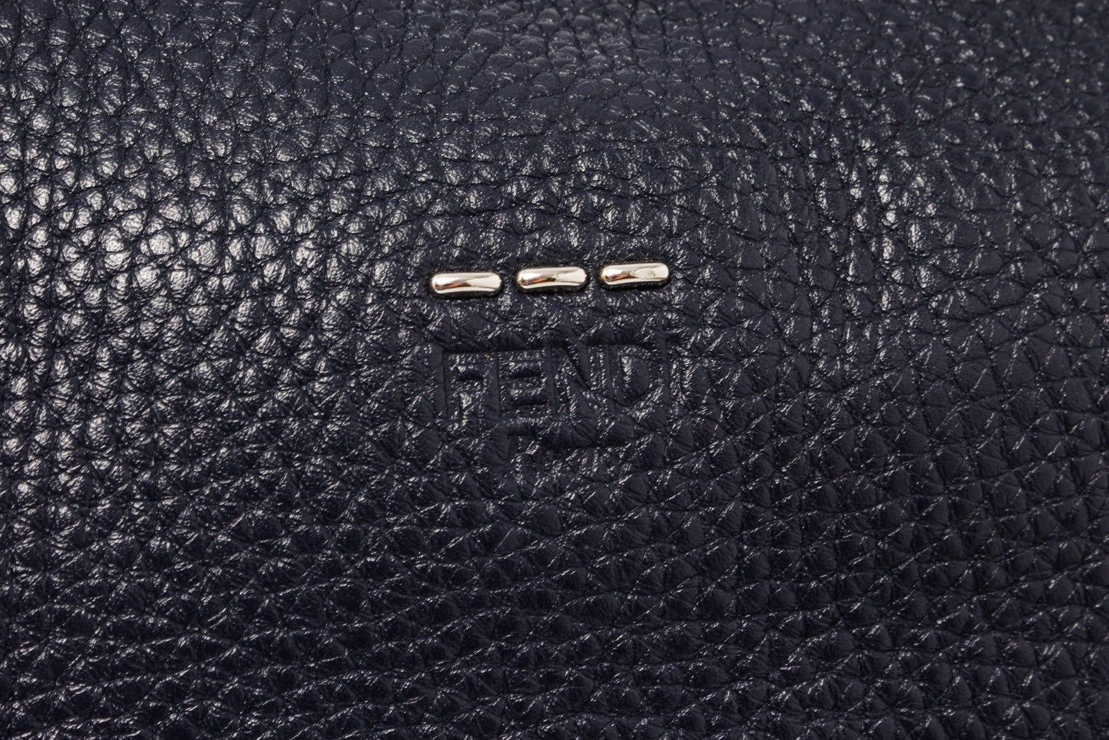 Fendi Lei Selleria: schwarze Lederhandtasche mit Reißverschluss Damen