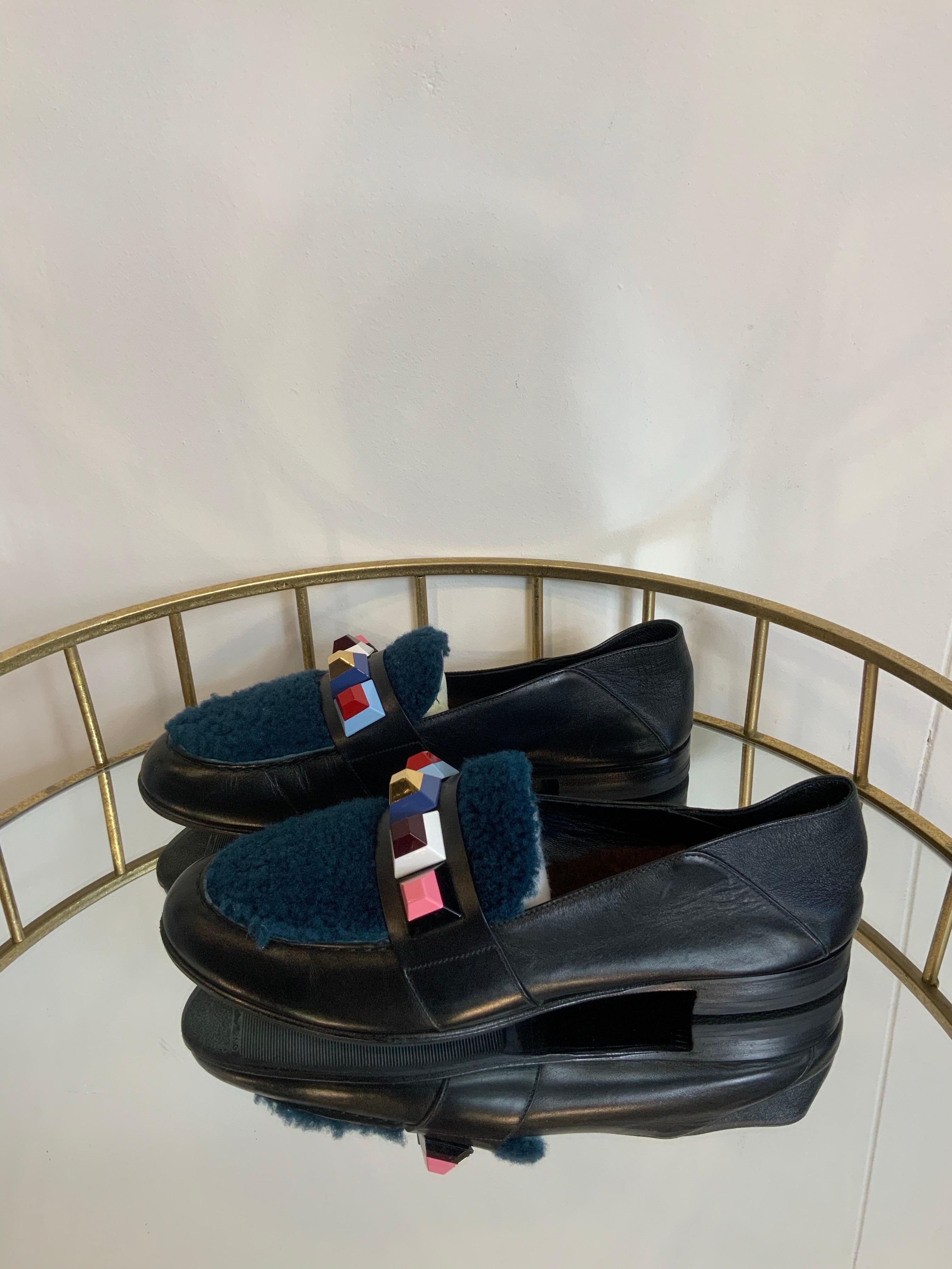 Mocasines Fendi de cuero negro en Excelente estado para la venta en Carnate, IT