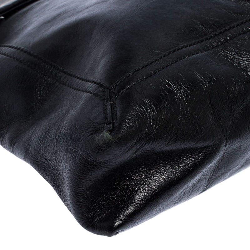 Fendi Schwarze Maxi Baguette-Umhängetasche aus Leder mit Klappe im Zustand „Gut“ im Angebot in Dubai, Al Qouz 2