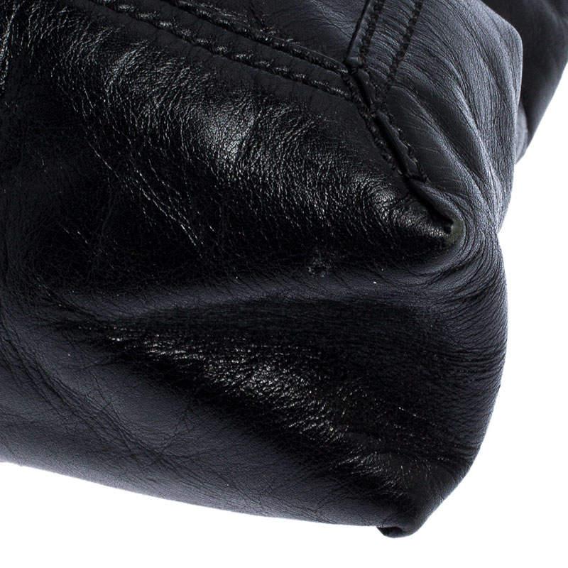 Fendi Schwarze Maxi Baguette-Umhängetasche aus Leder mit Klappe Damen im Angebot
