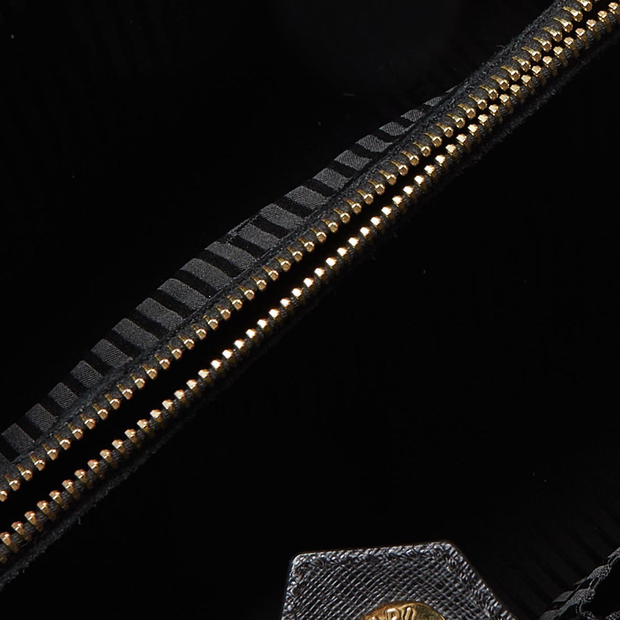 Fendi Black Leather Medium 2Jours Tote In Good Condition For Sale In Dubai, Al Qouz 2