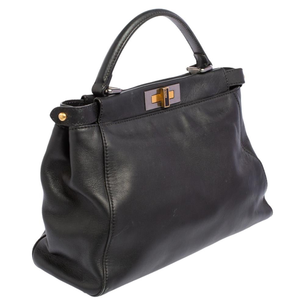 Fendi Medium Peekaboo Top Handle Tasche aus schwarzem Leder im Zustand ��„Relativ gut“ in Dubai, Al Qouz 2