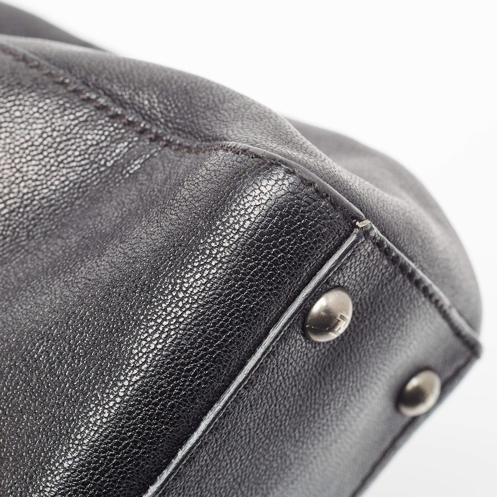 Fendi Medium Peekaboo Tasche aus schwarzem Leder mit Griff oben 4