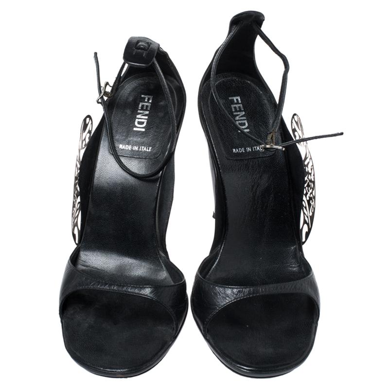 This one of a kind sandals come from th house of Fendi. Crafted in Italy, they are made from leather and comes in a lovely shade of black. They feature open toes and are embellished with metal appliques on the sides. They are equipped with buckled