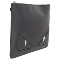 FENDI MONSTER EYE ZIP POUCH Clutch aus schwarzem Leder