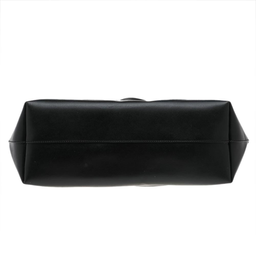 Fendi Monster Roll-Tasche aus schwarzem Leder Damen
