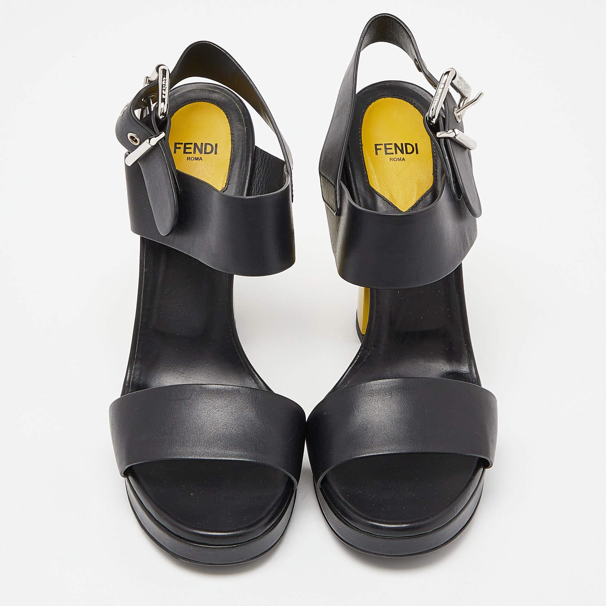 Ces sandales encadreront vos pieds de manière élégante. Fabriquées à partir de matériaux de qualité, elles présentent un design élégant et des semelles intérieures confortables.

