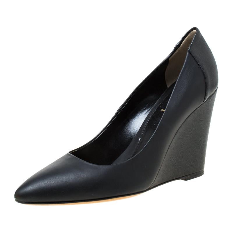 pointed toe wedge pump