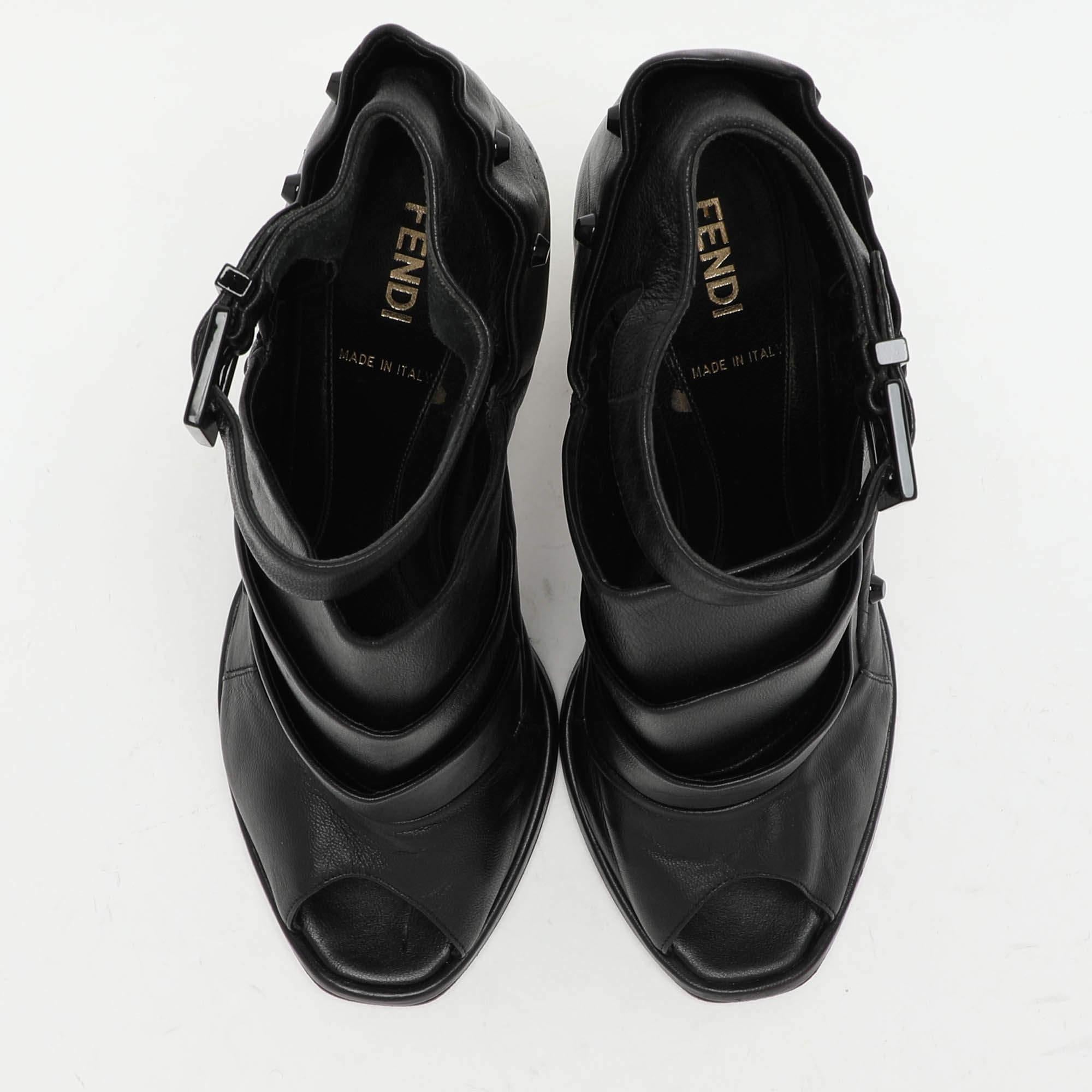Fendi - Bottines Polifonia en cuir noir - Taille 36,5 Bon état - En vente à Dubai, Al Qouz 2