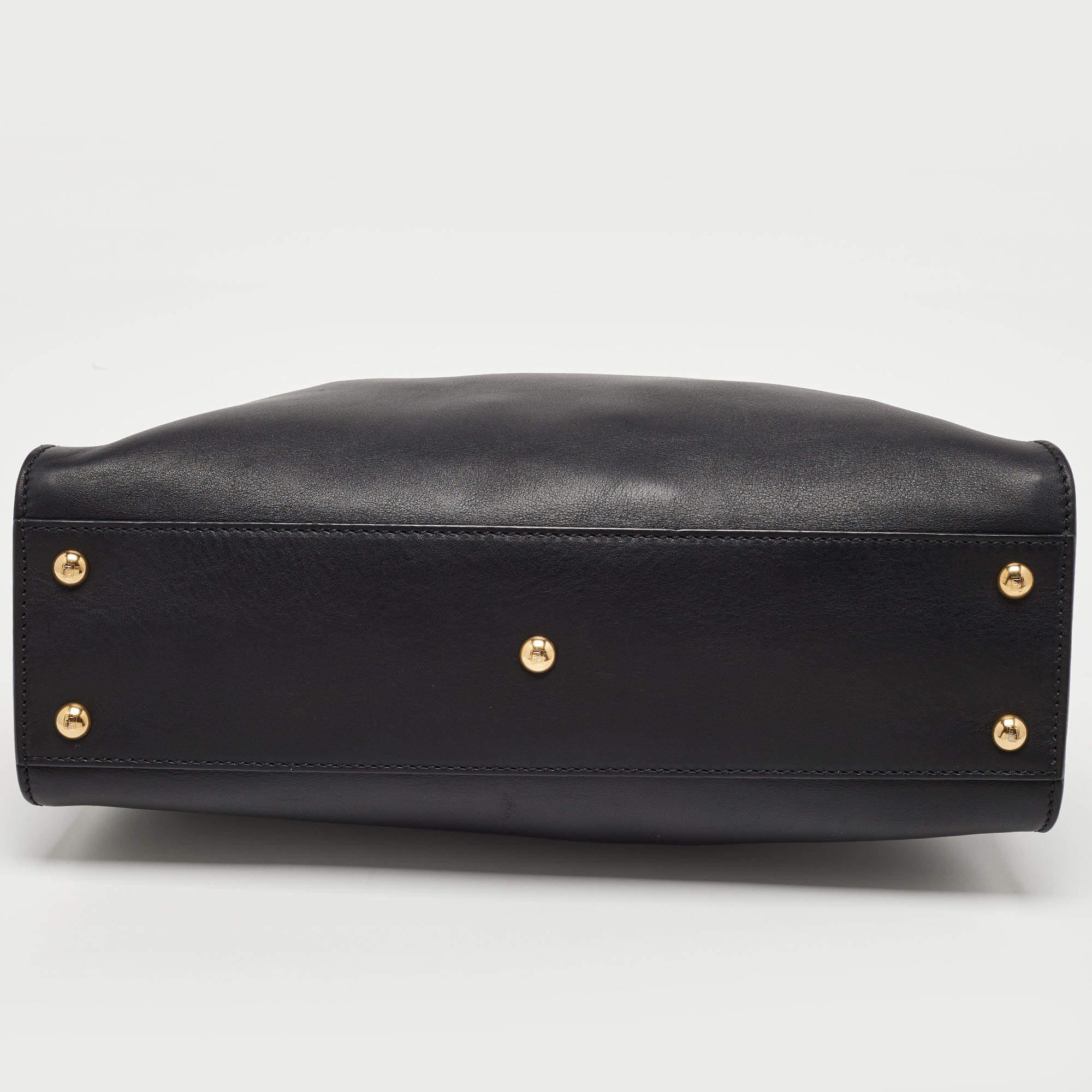 Women's Fendi Black Leather Regular Peekaboo Top Handle Bag For Sale