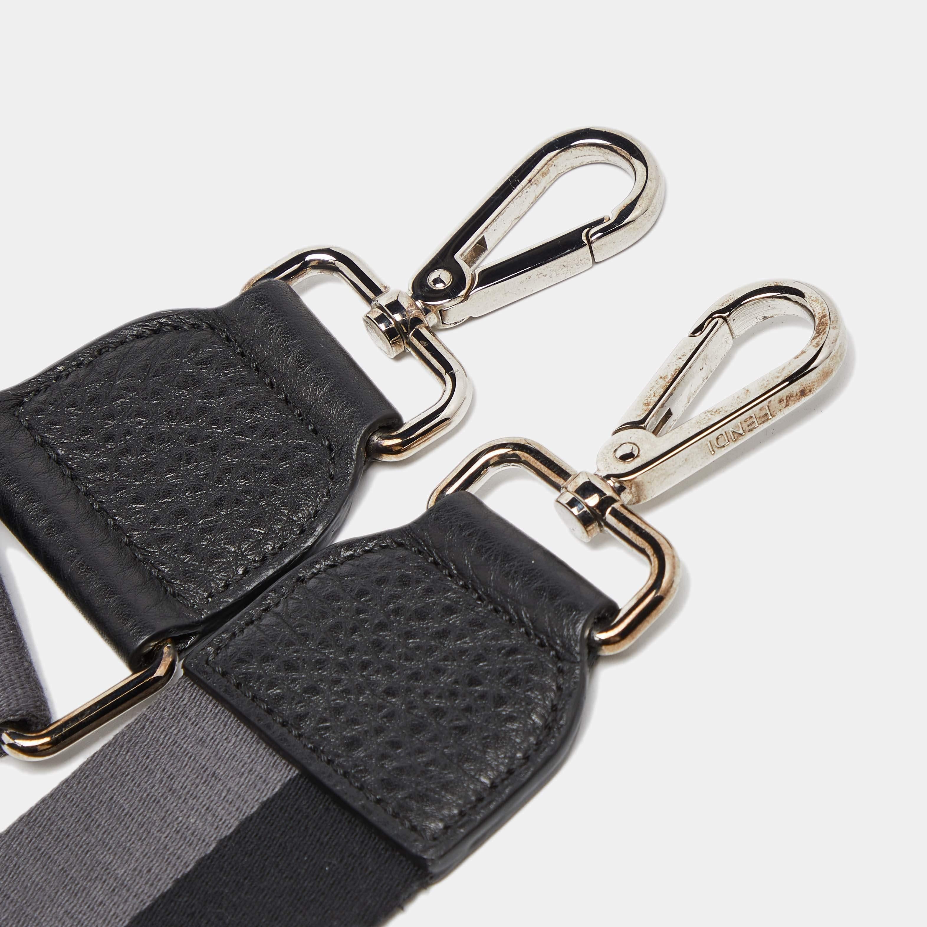 Fendi Schwarze Regular Peekaboo X Lite Top Handle Bag aus Leder im Angebot 7