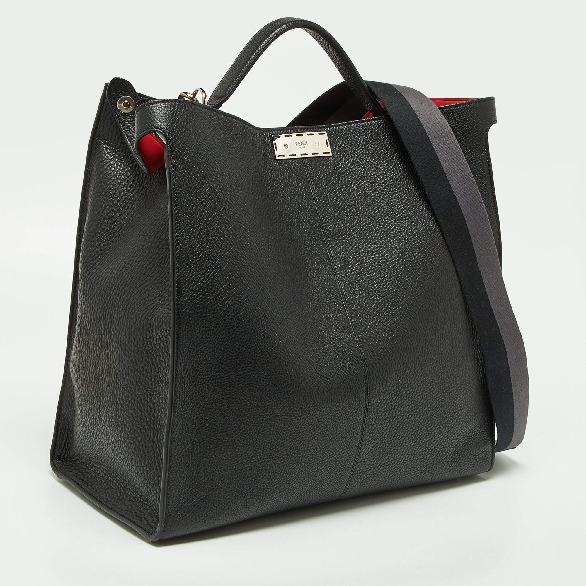 Fendi Black Leather Regular Peekaboo X Lite Top Handle Bag In Excellent Condition For Sale In Dubai, Al Qouz 2