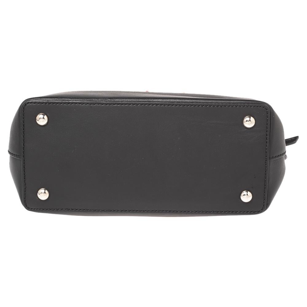 Fendi Black Leather Small Dotcom Shoulder Bag In Good Condition In Dubai, Al Qouz 2