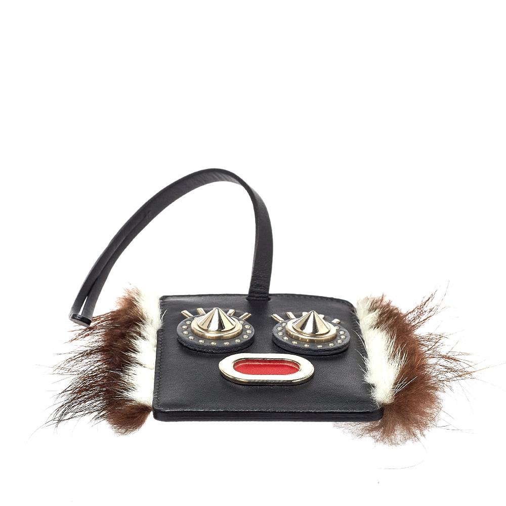 Noir Fendi - Breloque de bagage monstre en cuir noir clouté en vente