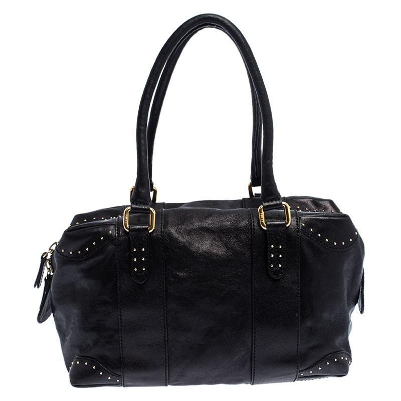 This stunning satchel by Dior makes for a great buy and will instantly become your go-to for a host of occasions. Crafted in Italy, it is made of quality leather and comes in a classic shade of black. It has a lovely silhouette and the exterior is
