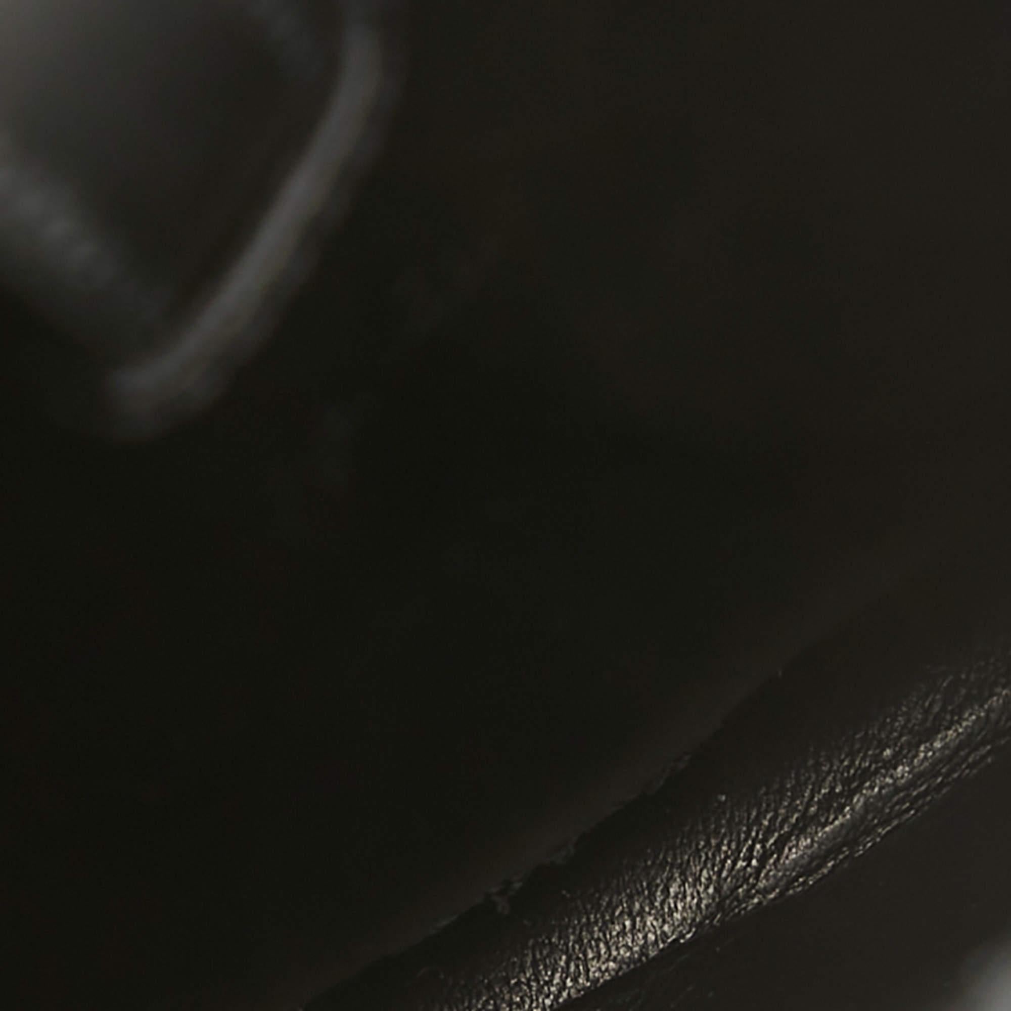 Fendi Utility Pouch Gürteltasche aus schwarzem Leder im Angebot 5