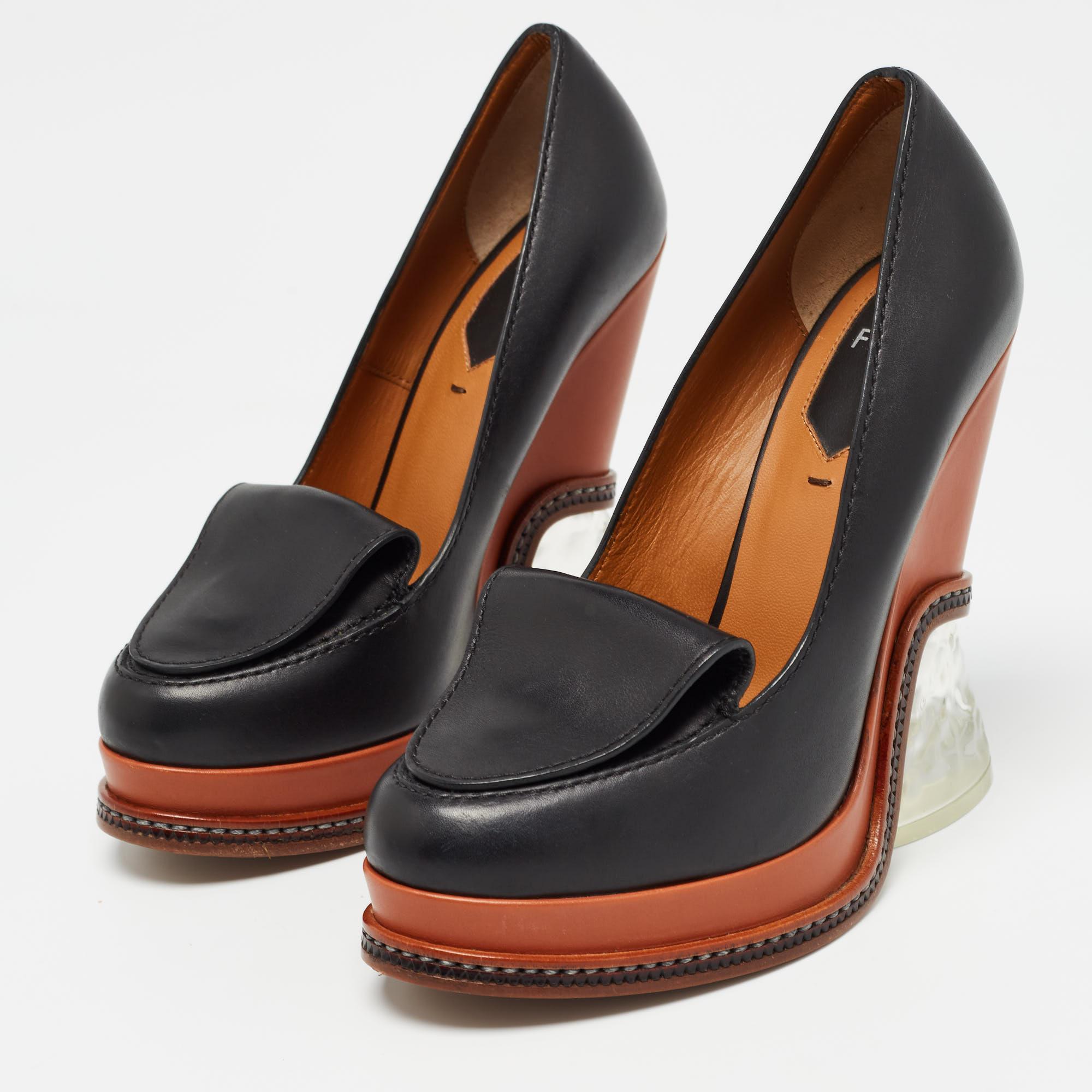 Faites preuve de chic avec ces escarpins de créateur. Elles présentent des talons robustes et des semelles durables, parfaits pour vos sorties à la mode !