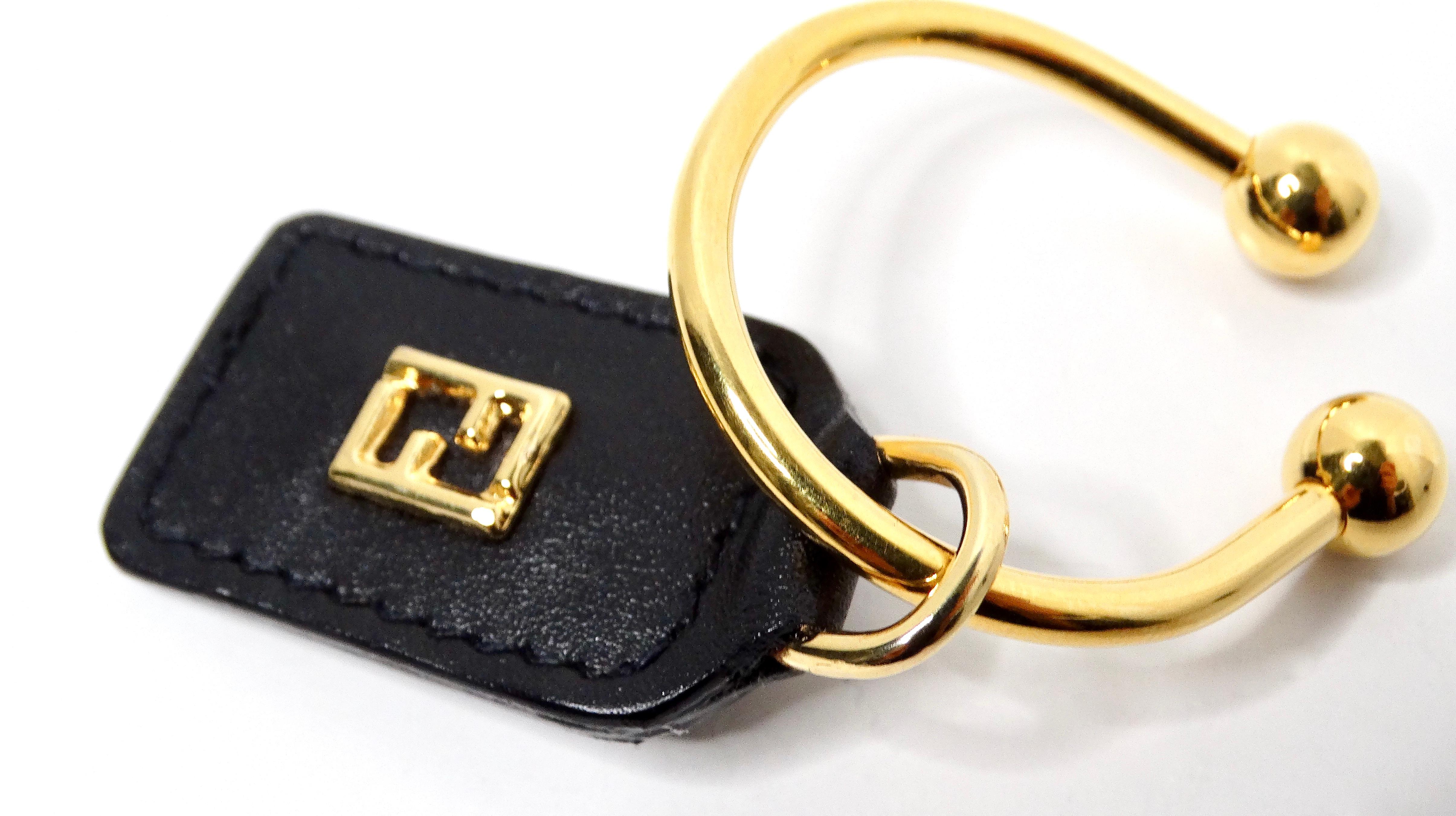 Portachiavi con logo Fendi in pelle nera e oro giallo In condizioni buone in vendita a Scottsdale, AZ