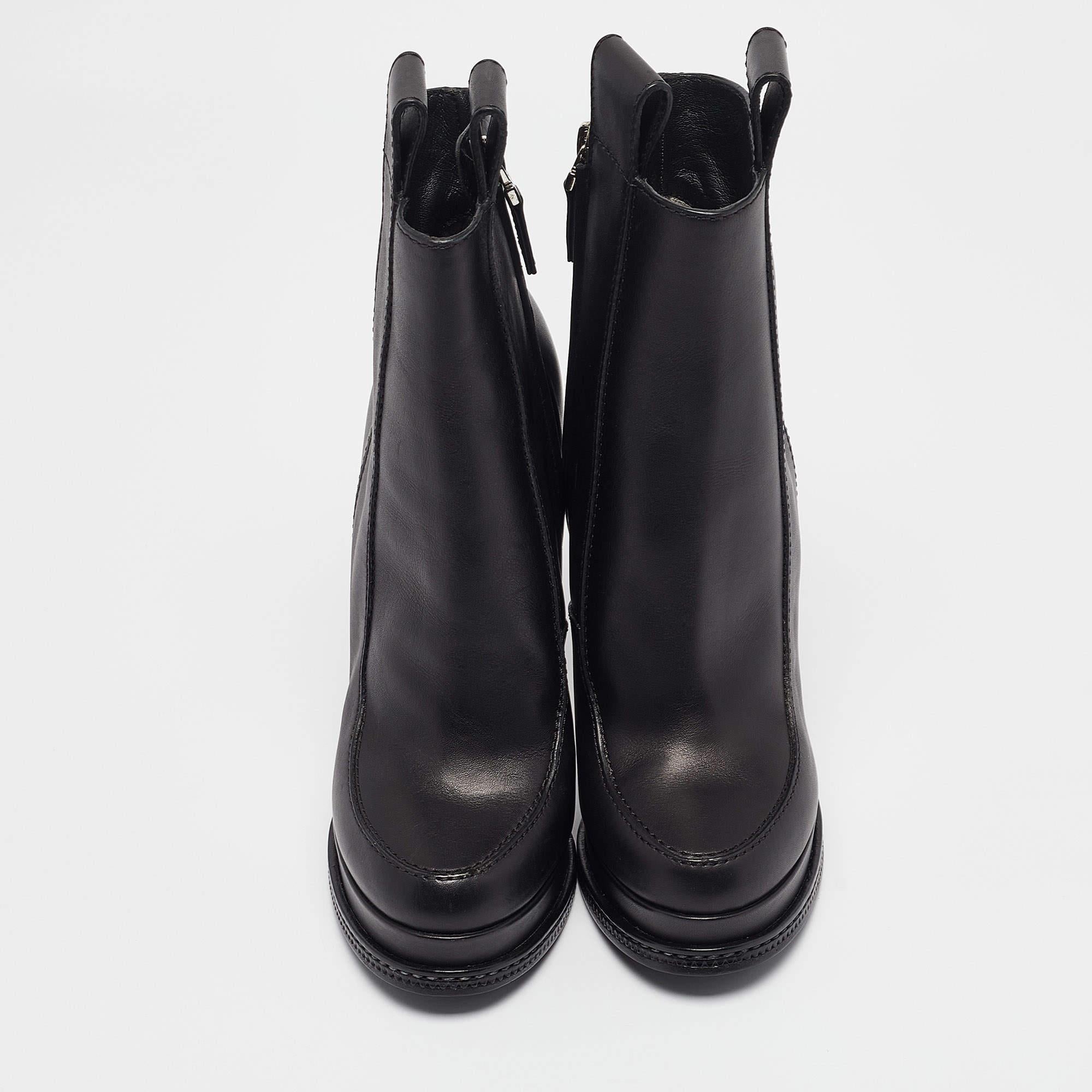 Noir Fendi - Bottes en cuir noir avec fermeture éclair - Taille 36 en vente