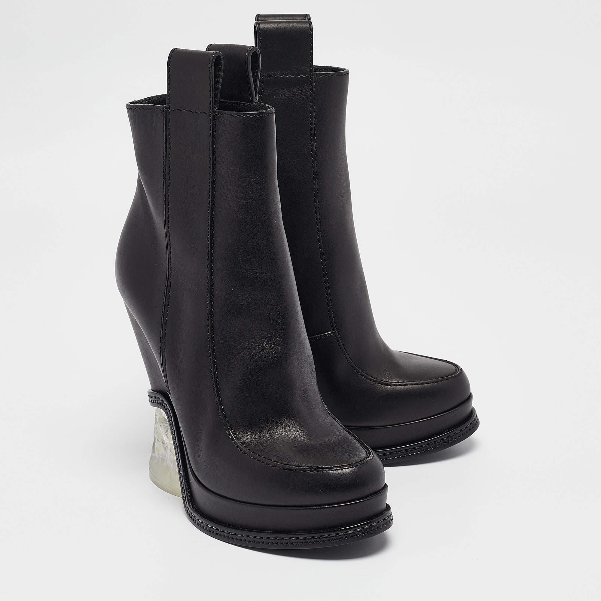 Fendi - Bottes en cuir noir avec fermeture éclair - Taille 36 Excellent état - En vente à Dubai, Al Qouz 2