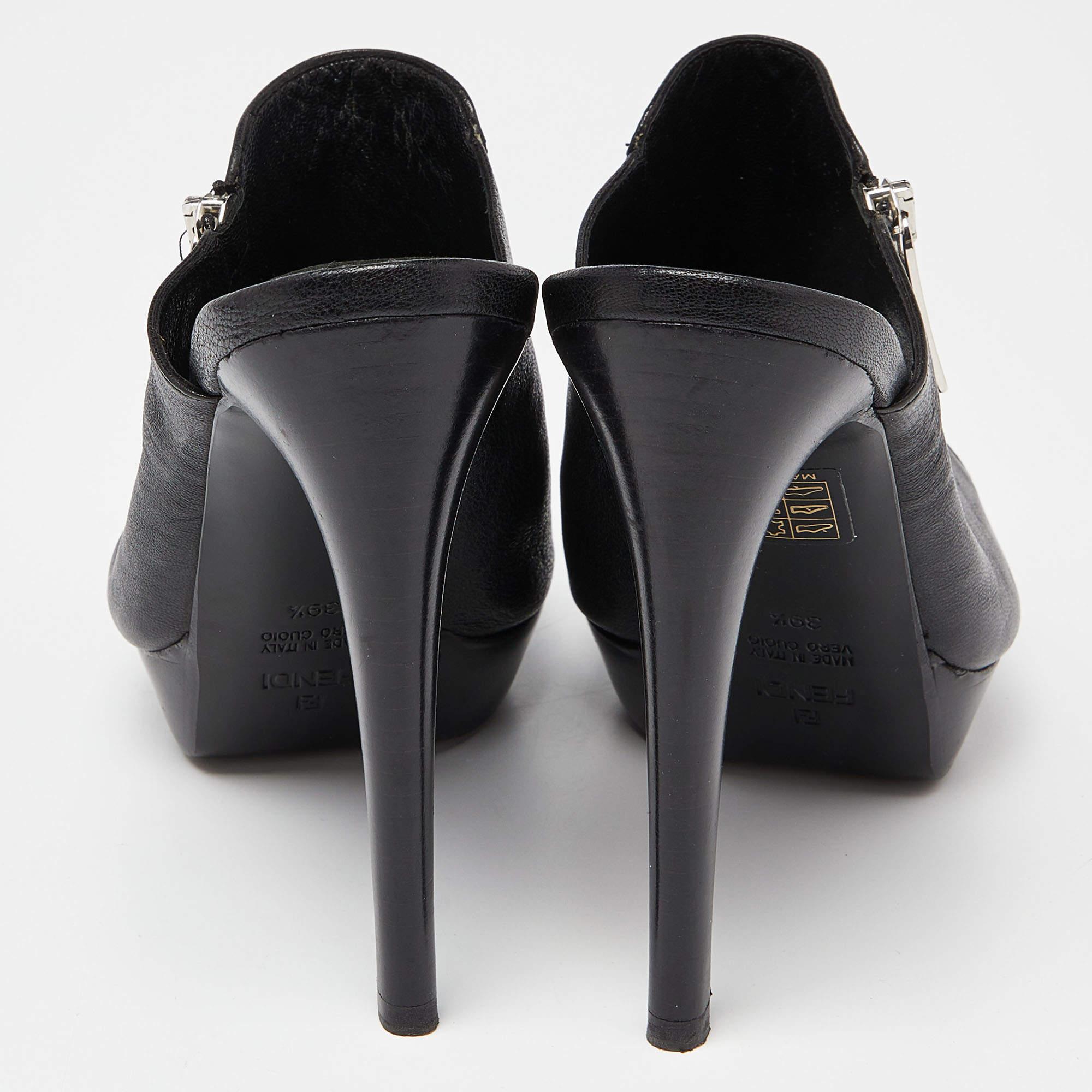 Fendi Black Leather Zipped Heel Mule Size 39.5 In Good Condition In Dubai, Al Qouz 2