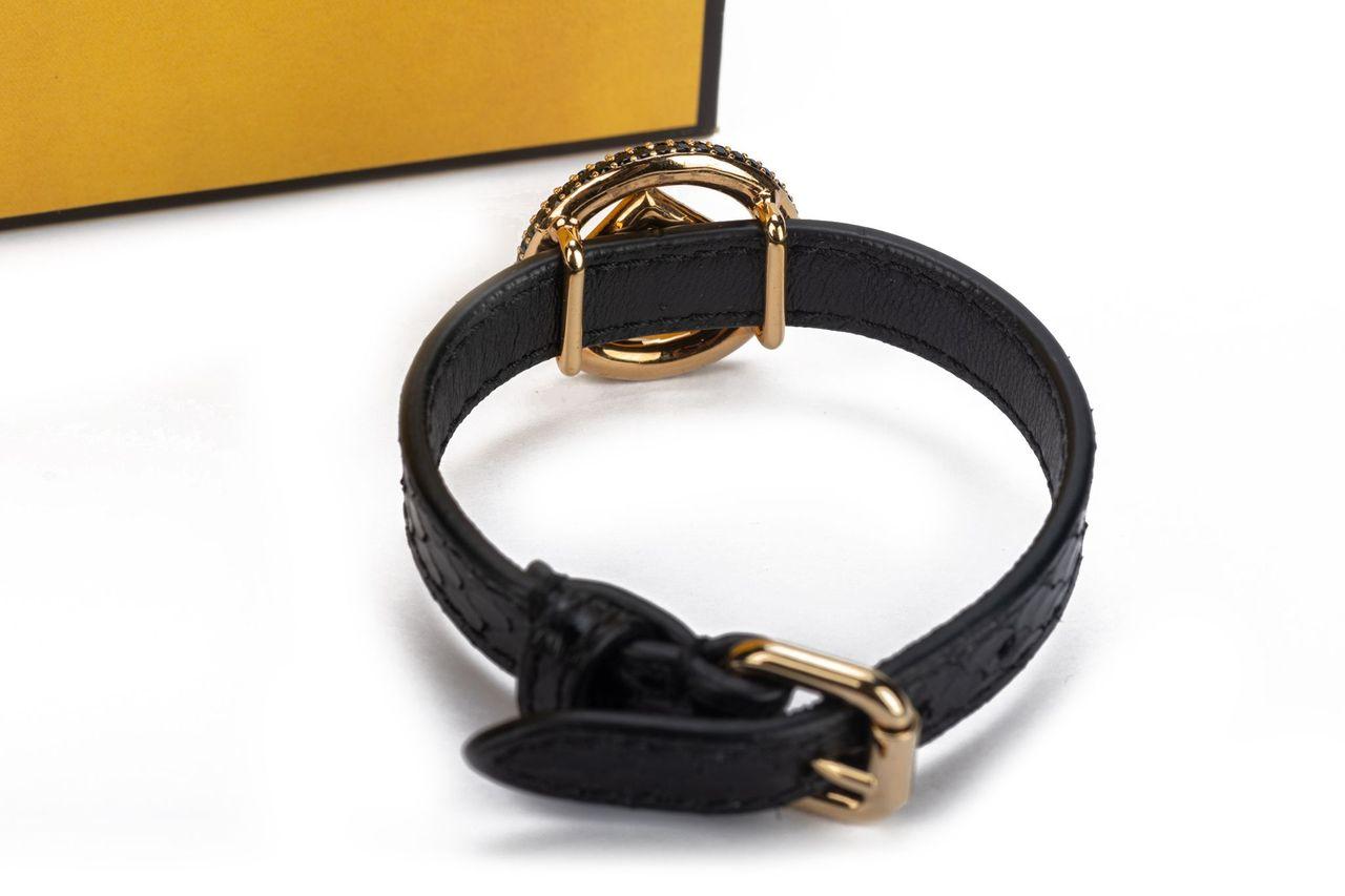Fendi Bracelet en lézard noir avec logo F Pour femmes en vente